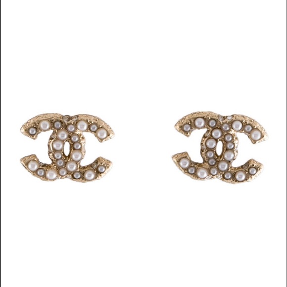 NEW! GORGEOUS CHANEL CC Logo Faux Pearl Earrings - Picture 1 of 11